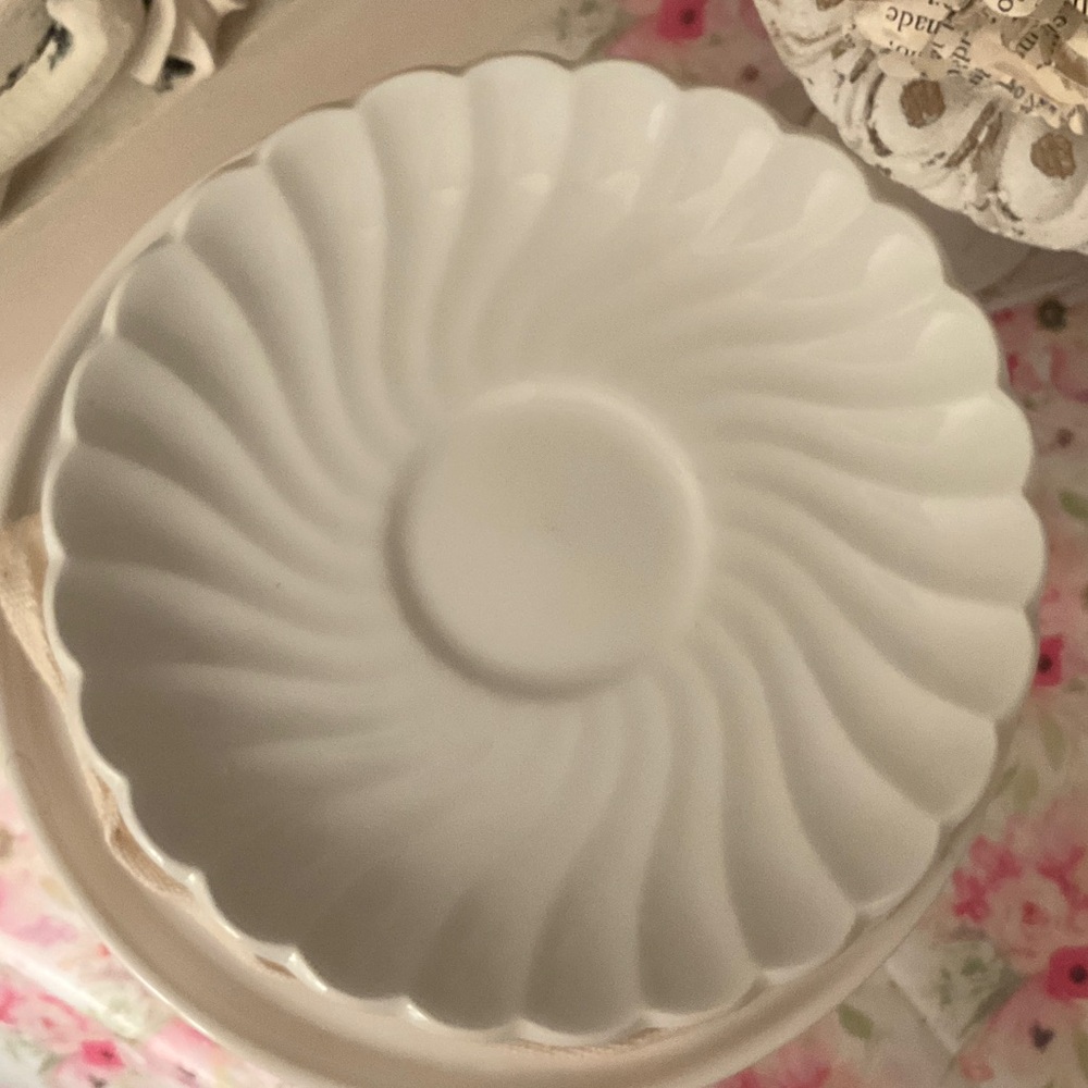 Elegant White Swirled Ironstone Teacup & Saucer - Picture 5 of 6